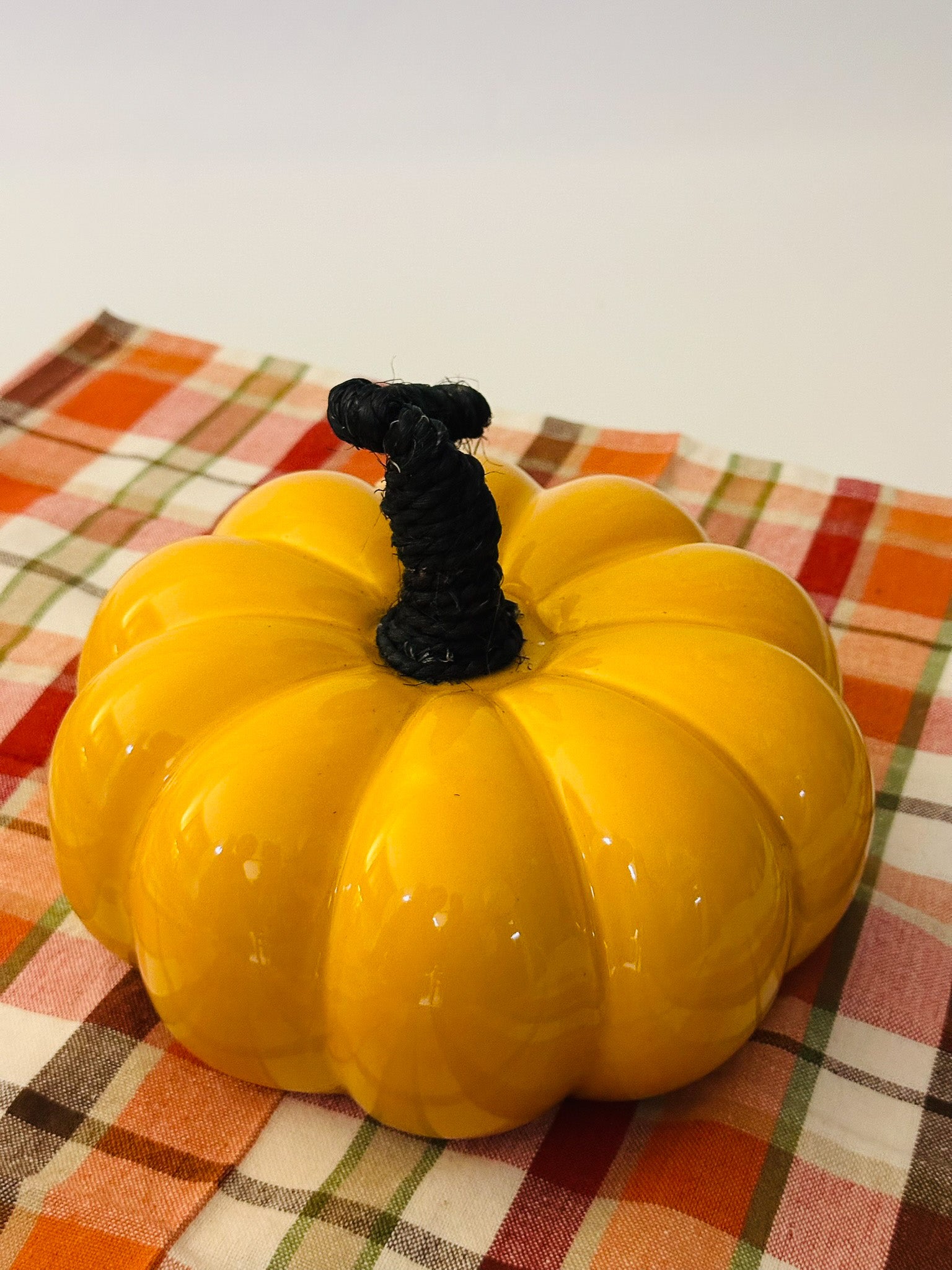 Calabaza esmaltada amarilla