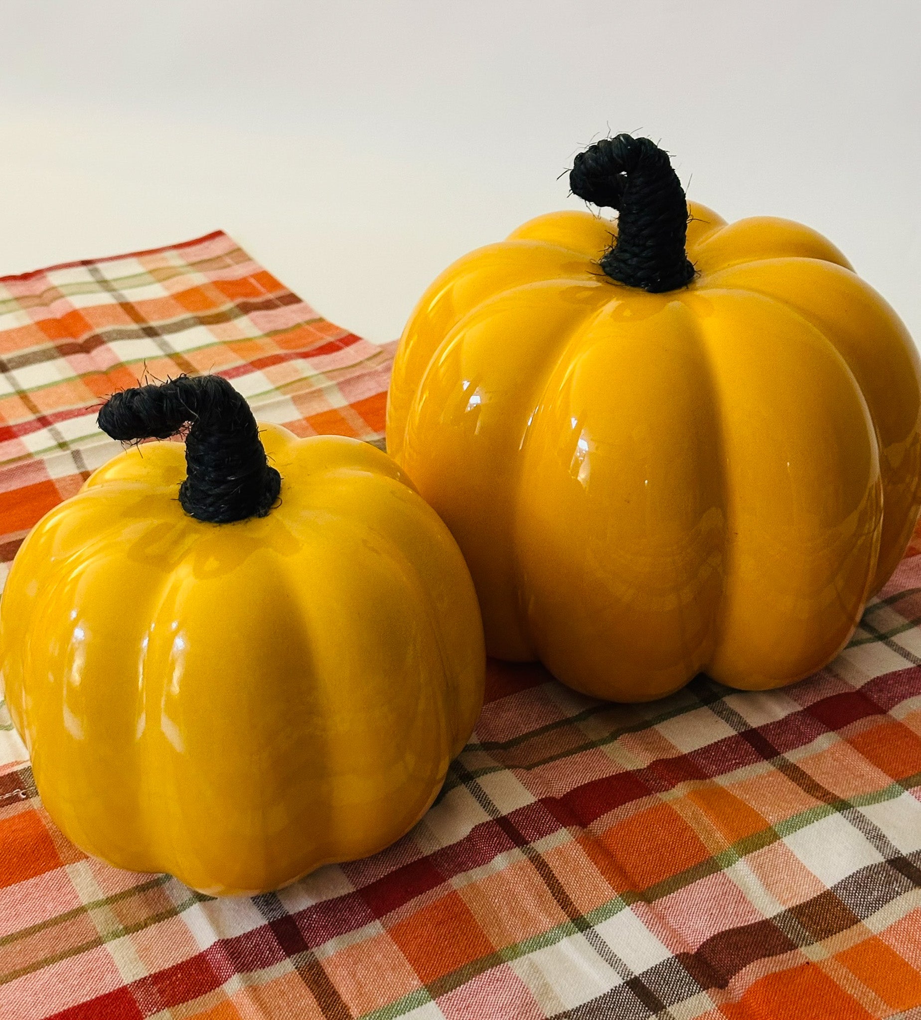 Calabaza esmaltada amarilla