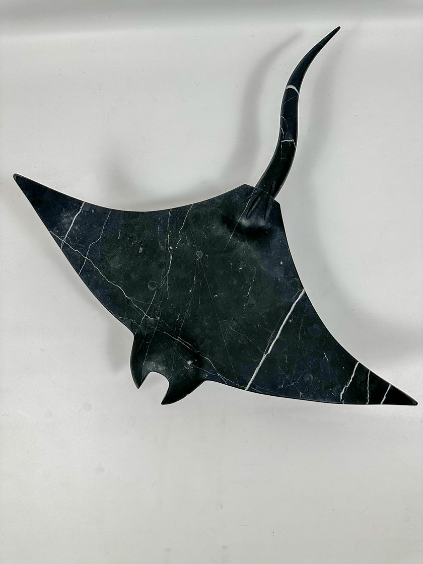 Mantarraya de mármol negro